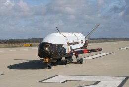 C:\Users\irgaliev_s.ura\Desktop\2019-2020\Boeing_X-37B_after_ground_tests_at_Vandenberg_AFB,_October_2007 (1).jpg