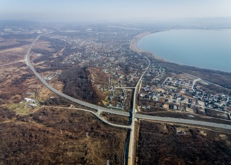 Поселок Шмидтовка, Надеждинский район. Столкновение самолёта с землёй произошло на склоне сопки Кирсановская. Через несколько лет, в самом конце 1980-х прямо на месте катастрофы самолёта «хозяйственным способом» был установлен мемориал погибшим лётчикам [2]