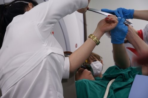 Я помогаю проводить спиральный тест во время лечения