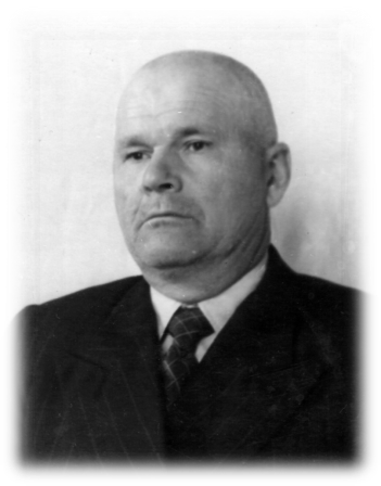 Лещенко Дмитрий Онуфриевич (1904) преподавал химию и биологию в нашей школе после выхода на пенсию с 1964 г и до последних дней