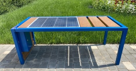 Фото готовой умной скамейки