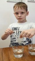 Растворение биопластика из каррагинана в воде
