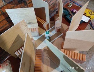 Приклеивание неподвижных лопастей