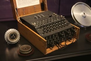Шифровальная машина «Энигма». [13]