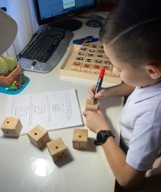 Нанесение символов на сменные стикеры