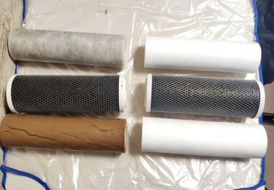 Картриджи фильтров до и после замены