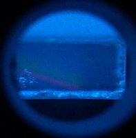 Грань призмы параллельна срезу фотографии