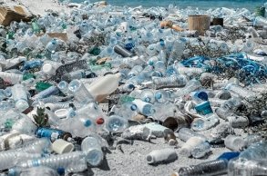 C:\Users\User\Desktop\parley-xcat-fw19-editorial-problem-of-ocean-plastic-image-01_224-360809.jpg