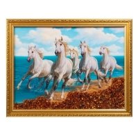 https://amberprofi.ru/upload/iblock/93c/ildk7hzamj8vrm45yrfjao290rscqcdt/kartina_s_naturalnym_baltiyskim_yantarem_loshadi.JPG