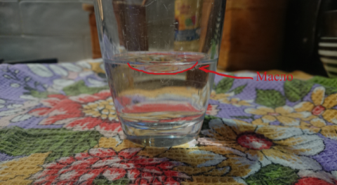 Стакан воды с масло