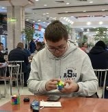 Представитель Всемирной организации кубиков (WCA) в России Николай Массон