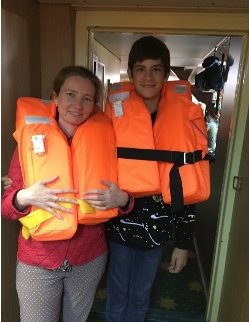 Тренировка по надеванию спасательного жилета (фото автора)