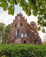 Кирха Св. Катарины в Тарау (собственность РПЦ), ок. 1350. Калининградская обл., Багратионовский р-н, п. Владимирово, ул. Зеленая, 2 А. Фото: @natalia_bru