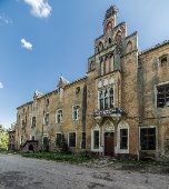 Замок Вальдау в поселке Низовье