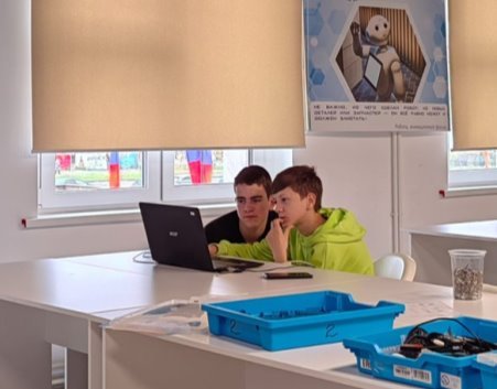 Наша команда за работой