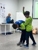 Резкое давление внутрь и одновременно вверх