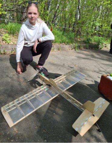 Испытание модели пилотажного самолёта