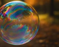 Мыльный пузырь — природный пример идеальной сферы