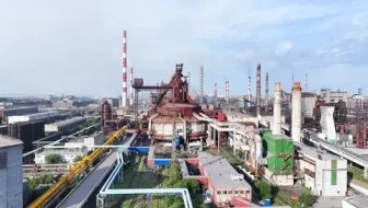 Ритм индустриальных цилиндров в промышленной зоне г. Темиртау