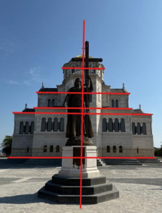 Осевая симметрия (авторское фото, Херсонес, г. Севастополь, 2025)