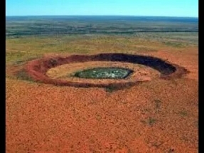 Кратер Вредефорт диаметром около 250 километров расположен в 120 километрах от Йоханнесбурга (ЮАР). © NASA